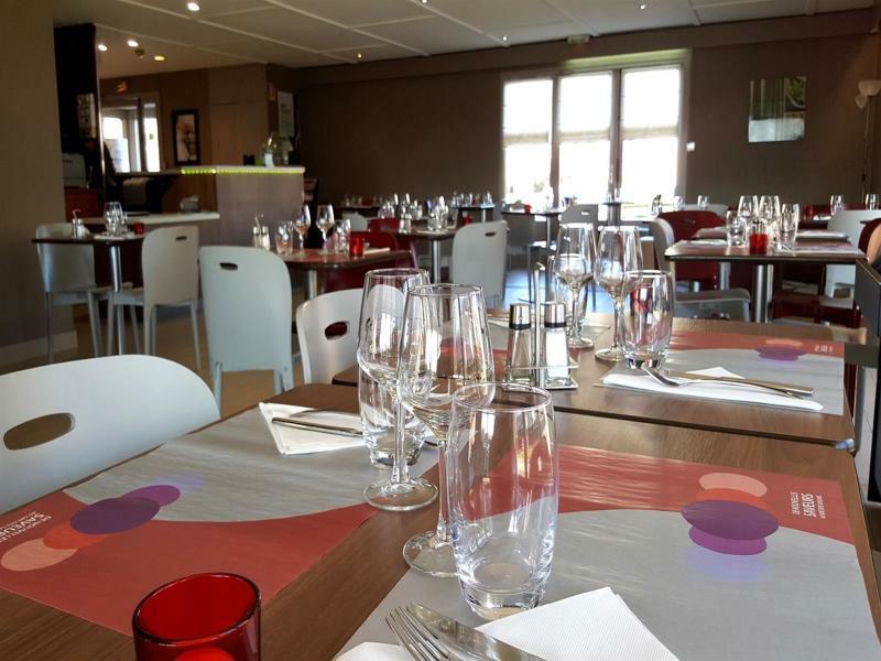 Hôtel Restaurant Campanile Aurillac Exterior foto